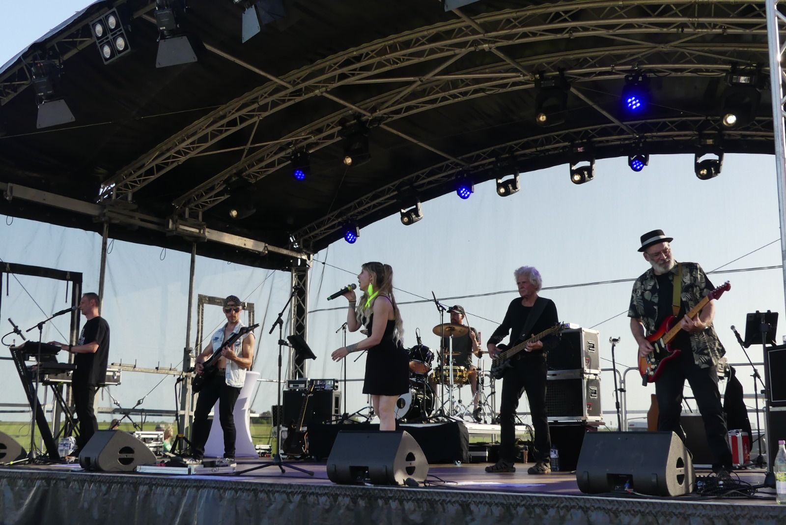 Midnight to Six live am Flughafenfest